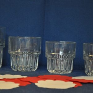Bicchieri della linea Everest, disponibili in diverse misure e altezze, ideali per cocktail, bibite e drink serviti con ghiaccio. Soluzioni pratiche ed eleganti per bar e ristoranti.